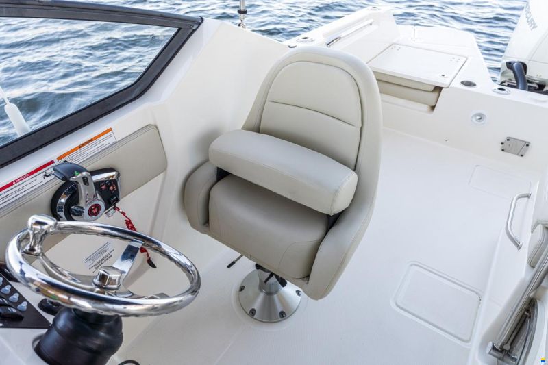 Boston Whaler 210 Vantage