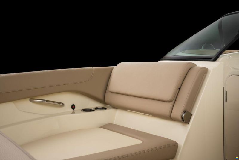 Chris Craft Calypso 28 Outboard