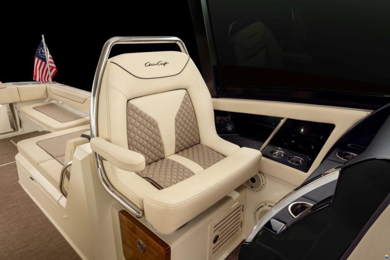 Chris Craft Calypso 32 Outboard