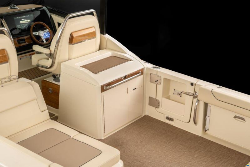 Chris Craft Calypso 32 Outboard