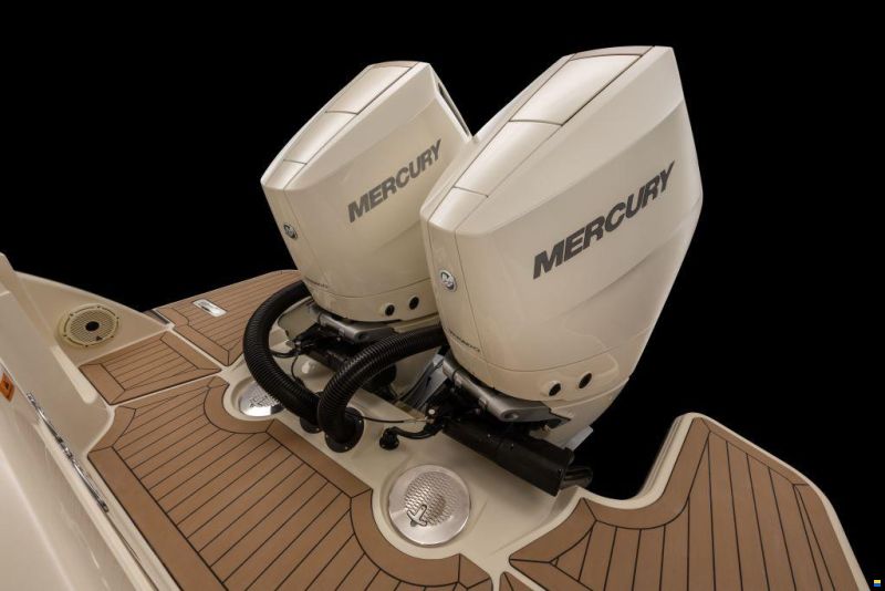 Chris Craft Calypso 32 Outboard