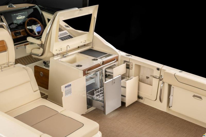 Chris Craft Calypso 32 Outboard