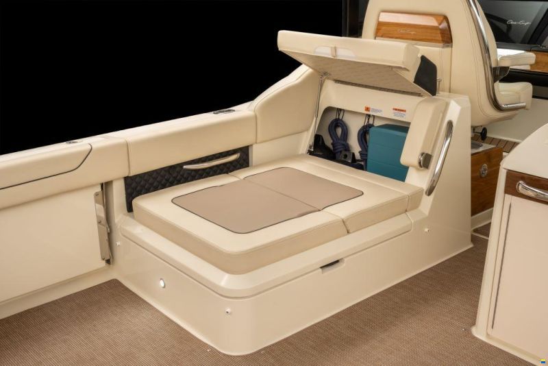 Chris Craft Calypso 32 Outboard