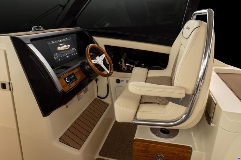 Chris Craft Calypso 32 Outboard