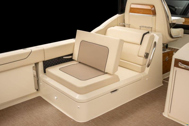 Chris Craft Calypso 32 Outboard