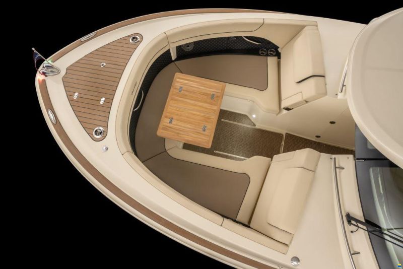 Chris Craft Calypso 32 Outboard