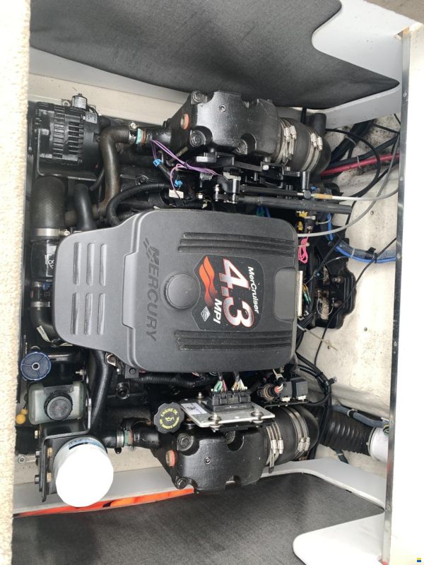 Sea Ray 220 SSE