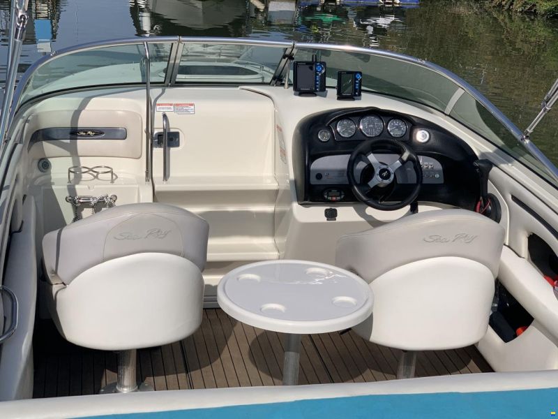 Sea Ray 220 SSE