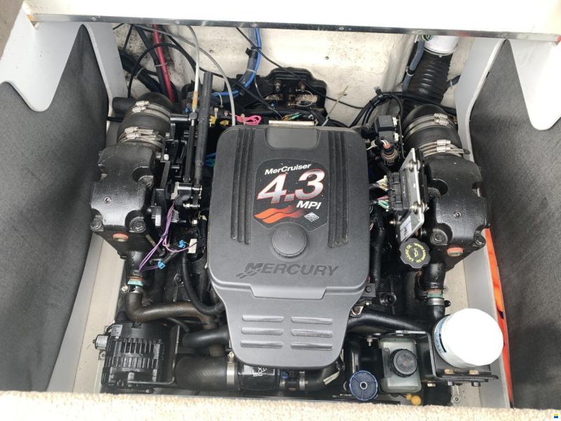 Sea Ray 220 SSE