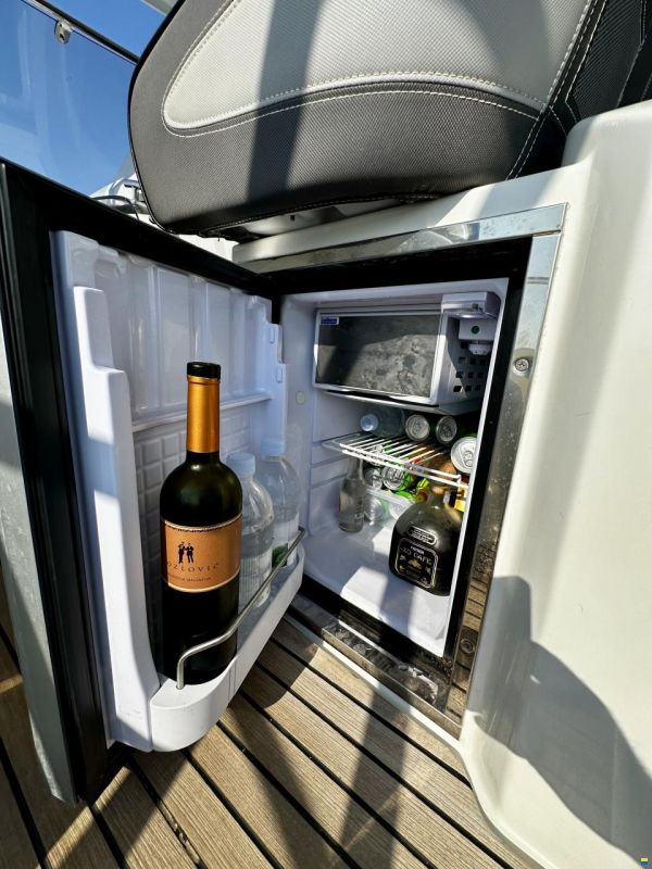 Jeanneau Cap Camarat 9.0WA Hardtop