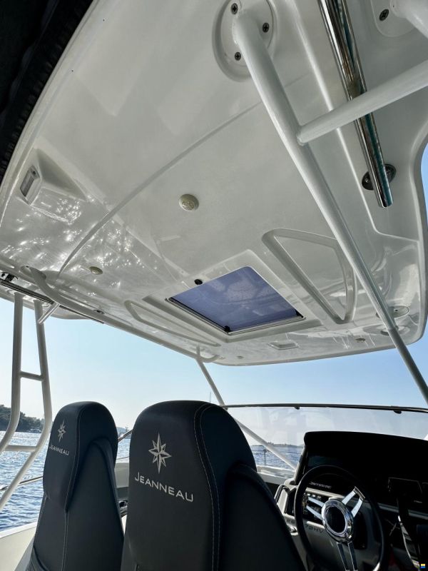 Jeanneau Cap Camarat 9.0WA Hardtop