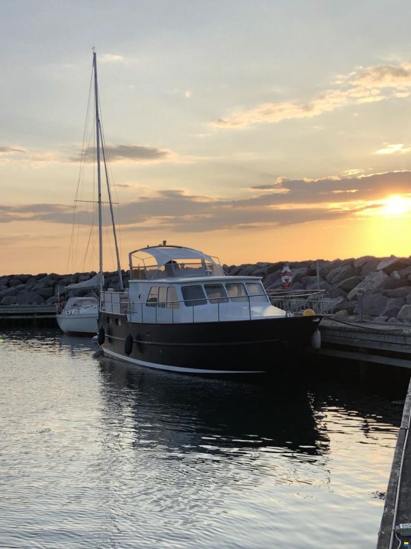 2011 Modernised Motorboat Living Boat DKK 370 000 2011 Modernised Motorboat Living Boat DKK 370 000