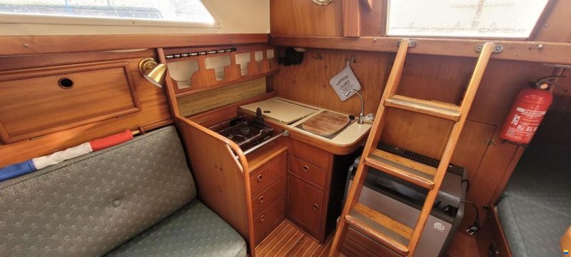 Bavaria 890