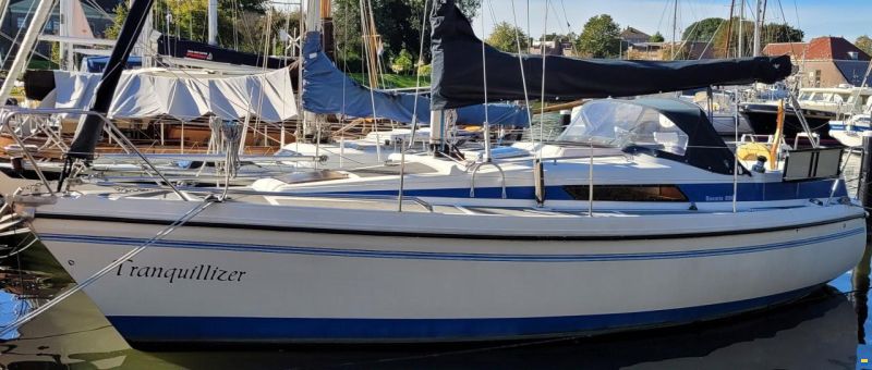Bavaria 890