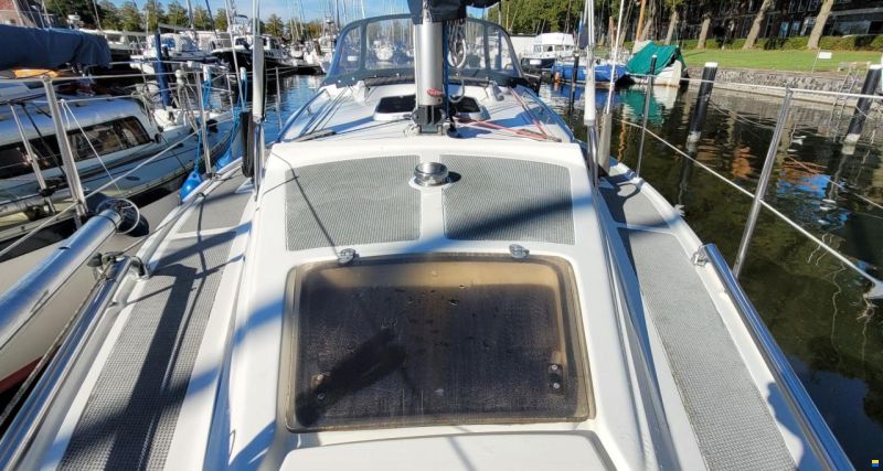 Bavaria 890