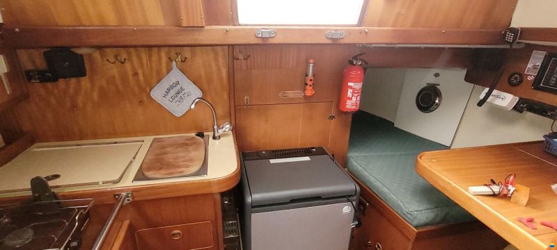 Bavaria 890