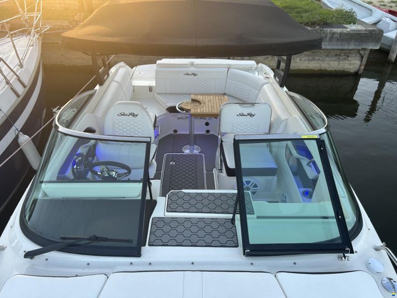 Sea Ray 250 SSE