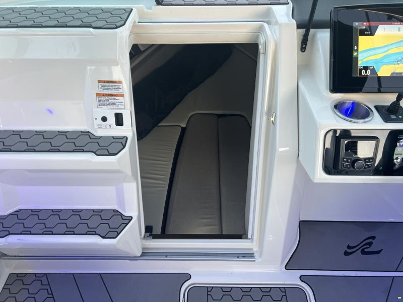 Sea Ray 250 SSE