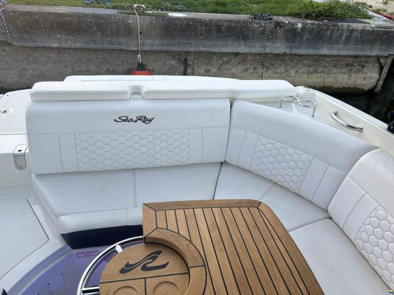 Sea Ray 250 SSE