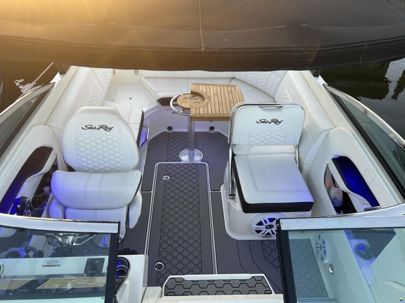 Sea Ray 250 SSE