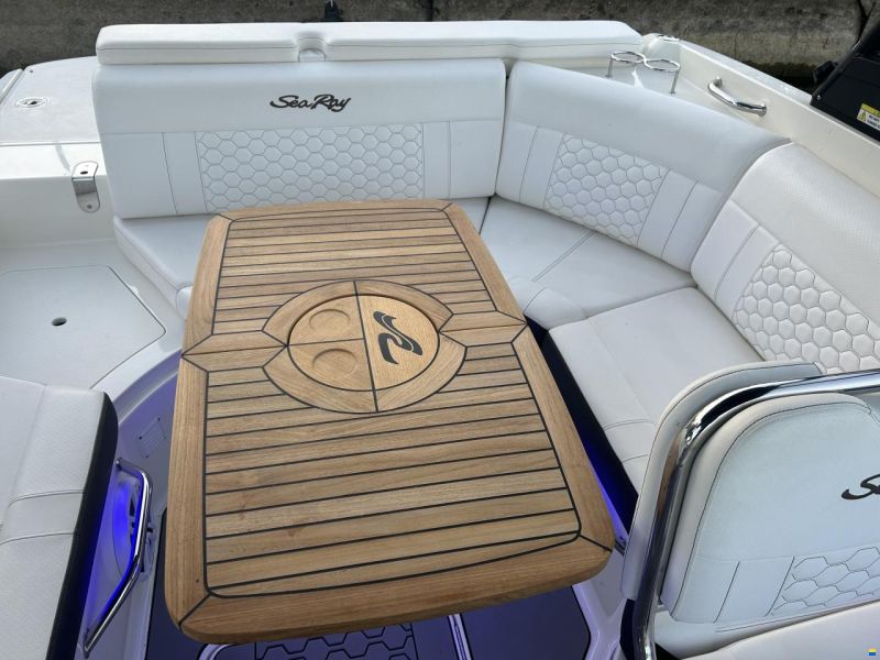 Sea Ray 250 SSE