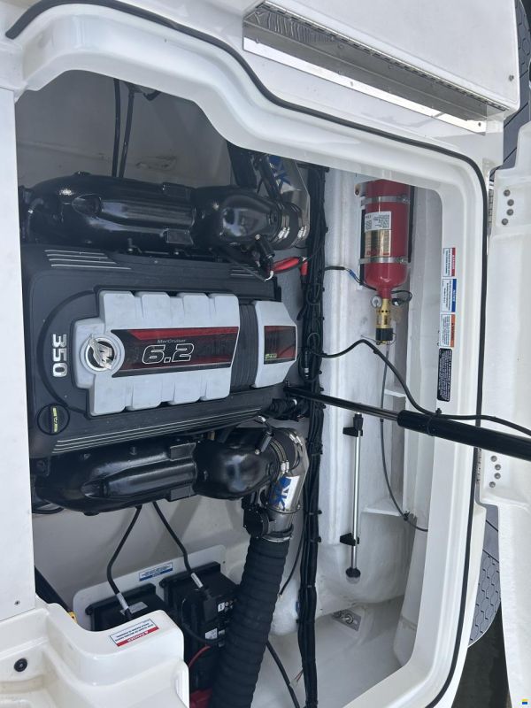 Sea Ray 250 SSE