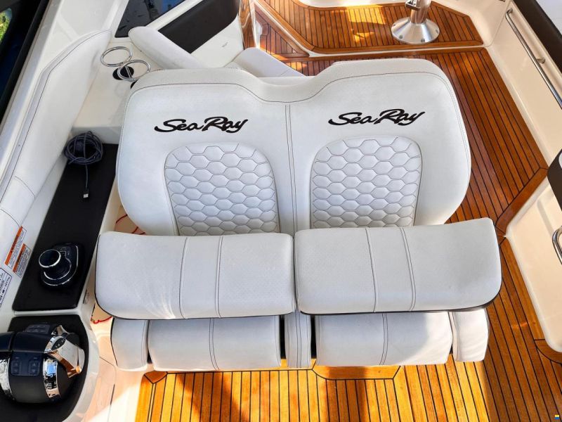 Sea Ray 320 Sun Dancer