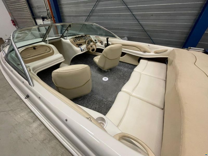 Sea Ray 180 Closed Bow