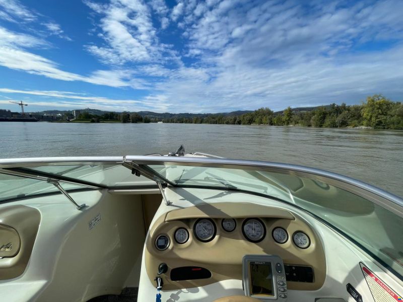 Sea Ray 180 Closed Bow