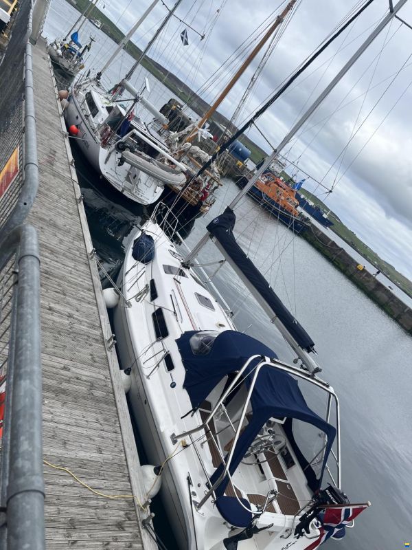 Hunter 33