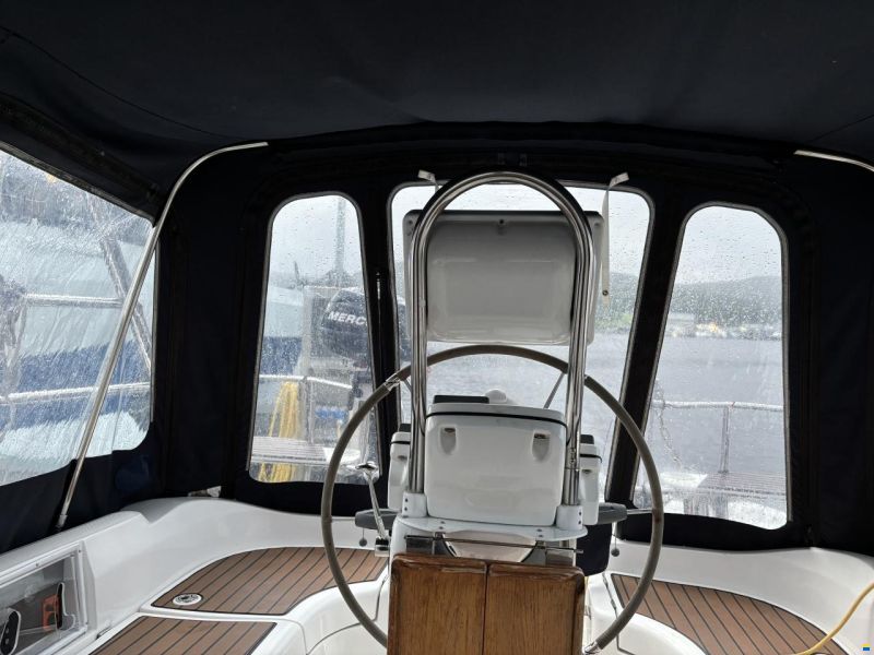 Hunter 33