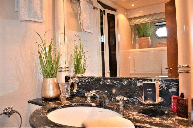Overmarine Mangusta 72 Open
