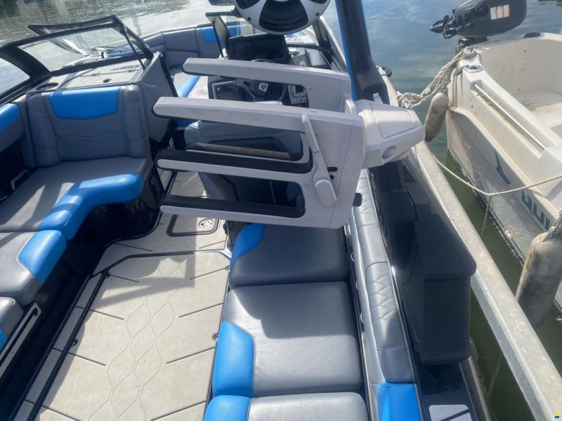 Malibu M220