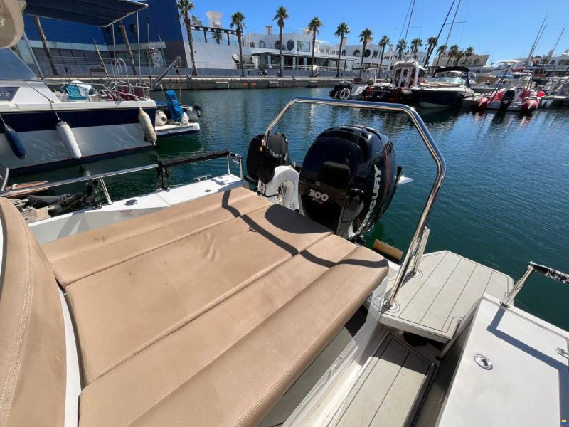 Axopar 28 Cabin