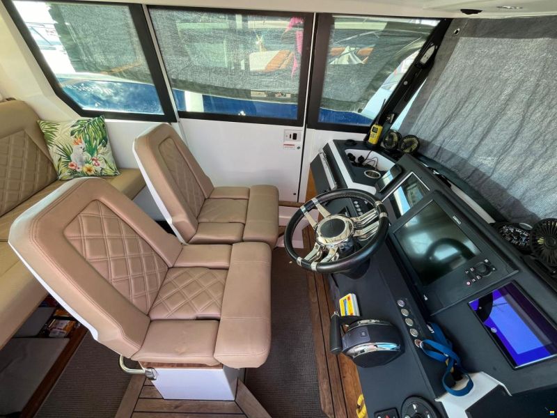 Axopar 28 Cabin