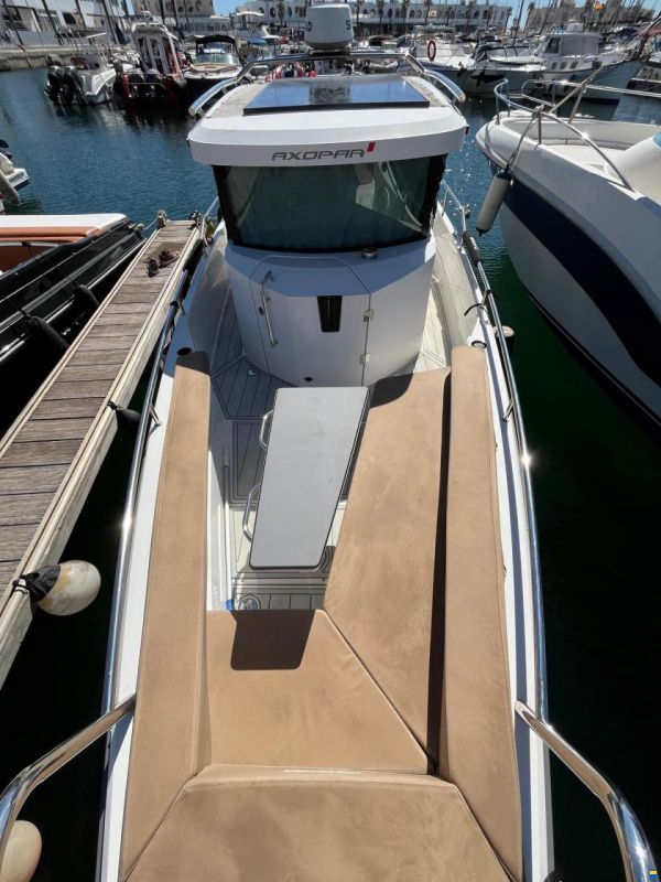 Axopar 28 Cabin