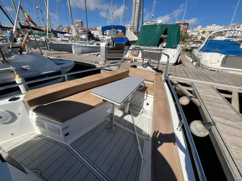 Axopar 28 Cabin