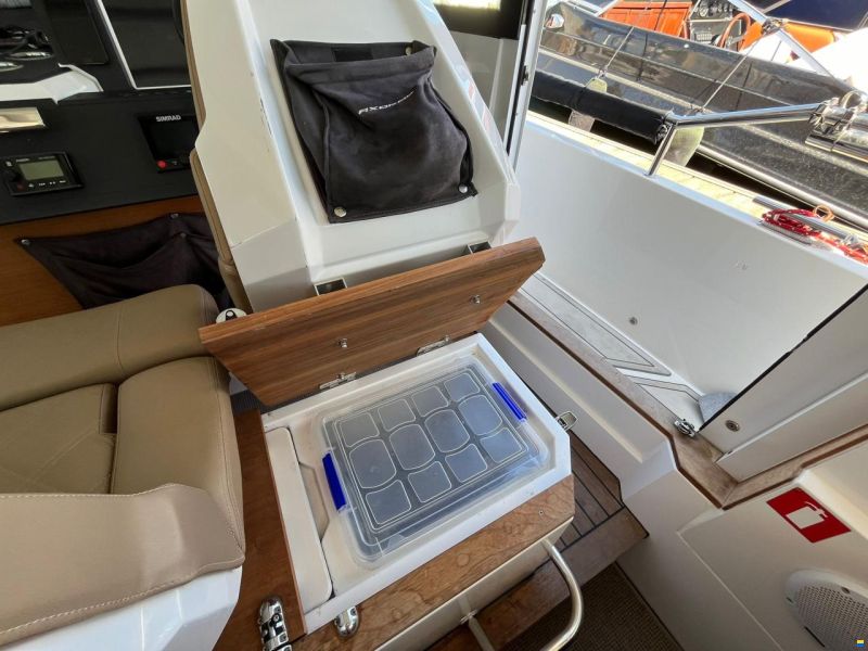 Axopar 28 Cabin