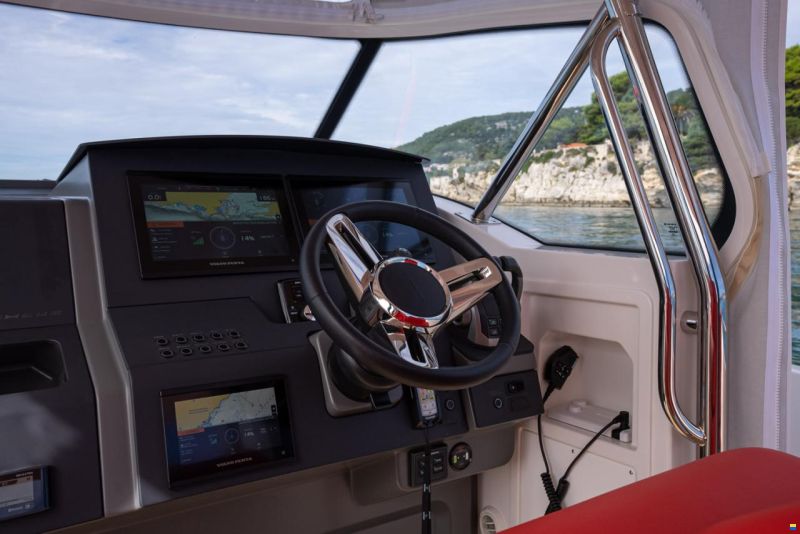 Nimbus Tender 11