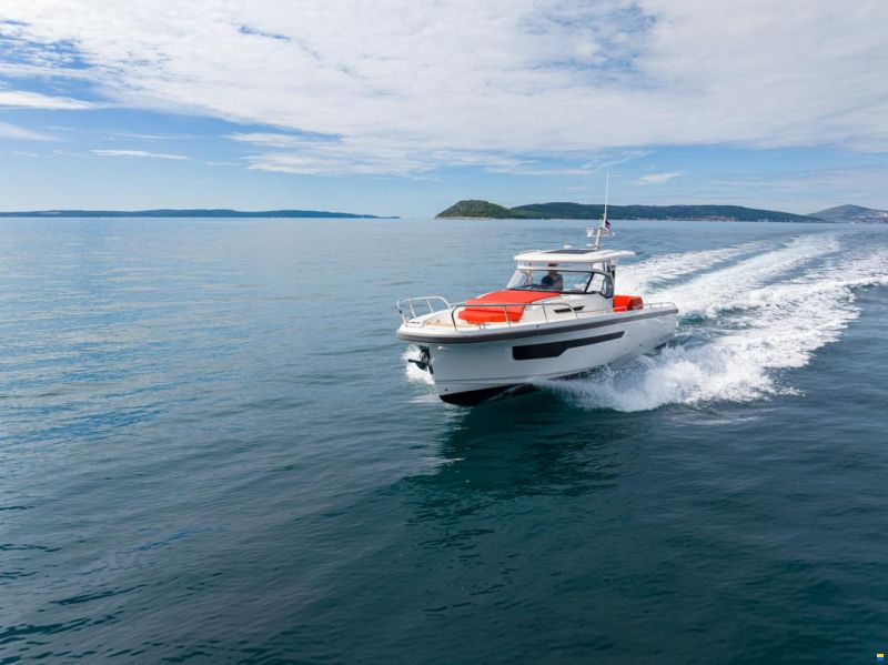 Nimbus Tender 11