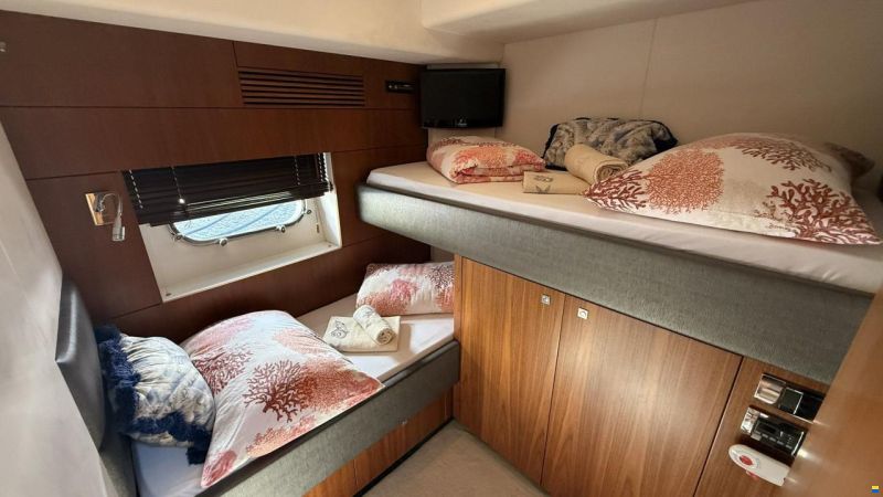 Sunseeker 64 PREDATOR - 2011