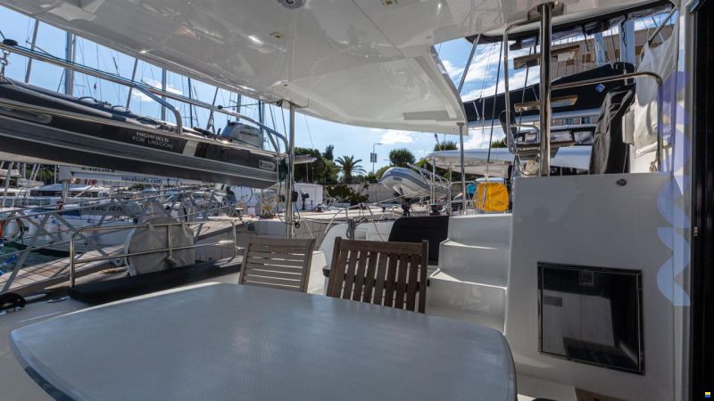Lagoon 42