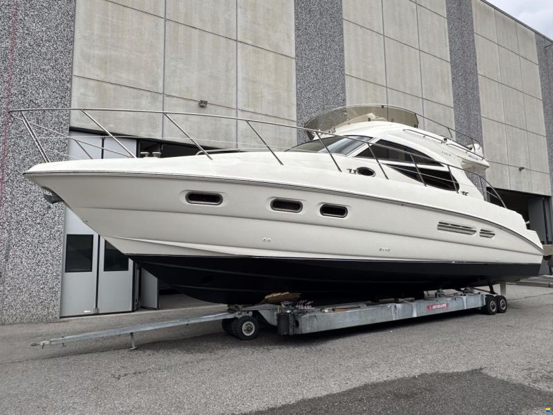 Sealine F42/5