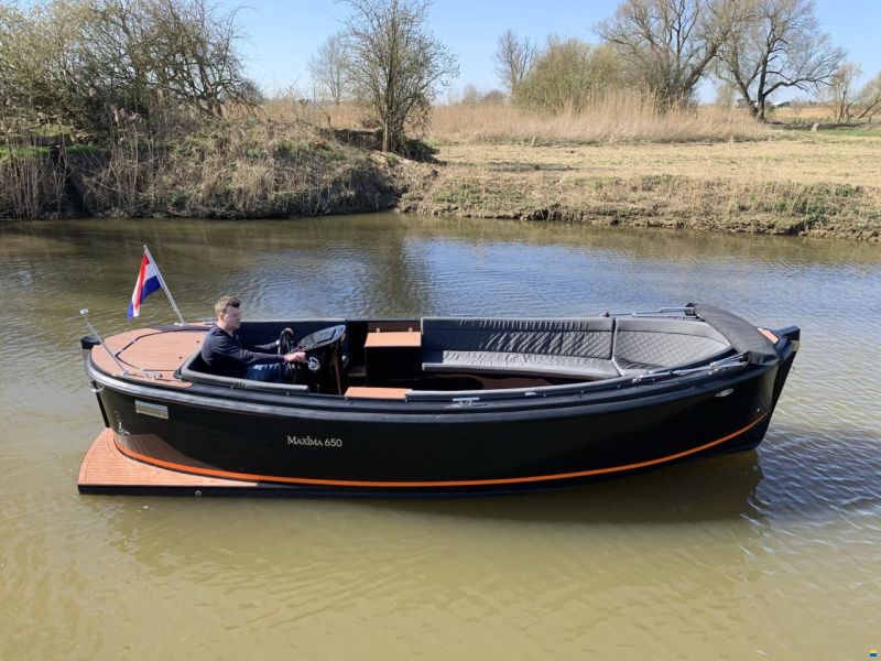 Maxima 650 Flying Lounge