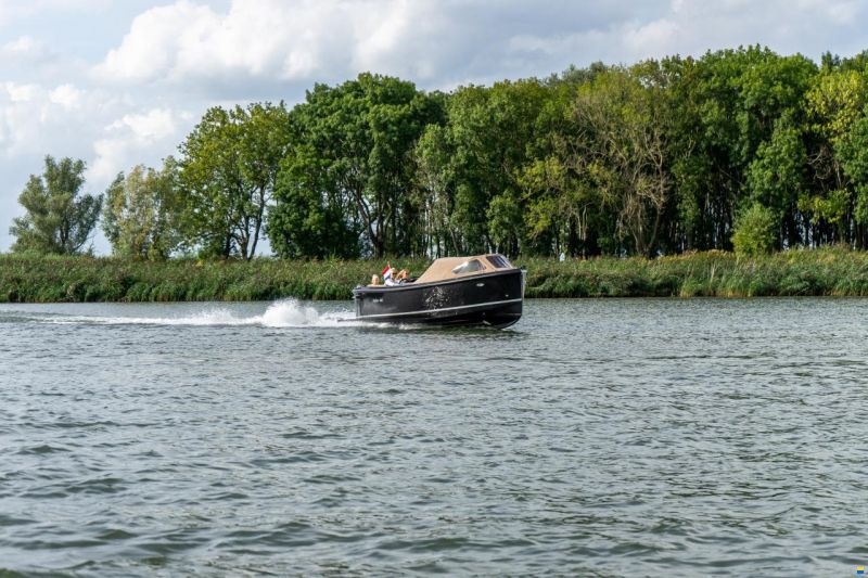 Maxima 650 Flying Lounge