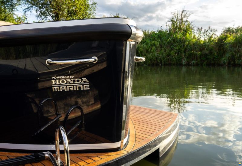 Maxima 750 Flying Lounge