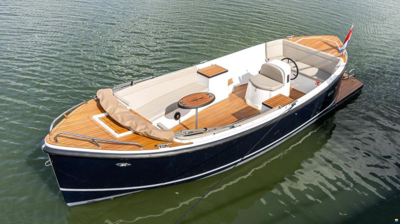 Maxima 750 Flying Lounge