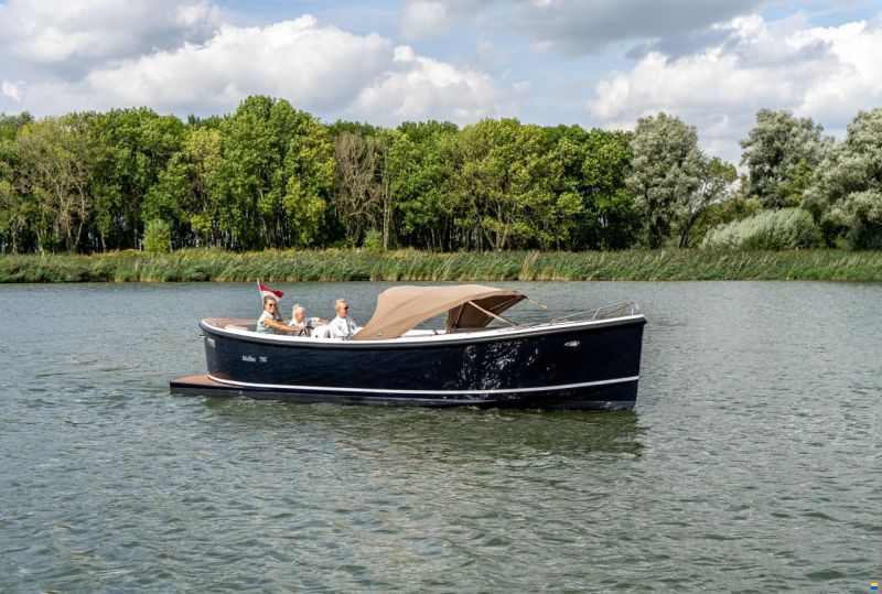 Maxima 750 Flying Lounge