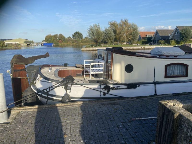 Motortjalk, woonschip