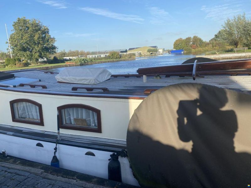 Motortjalk, woonschip